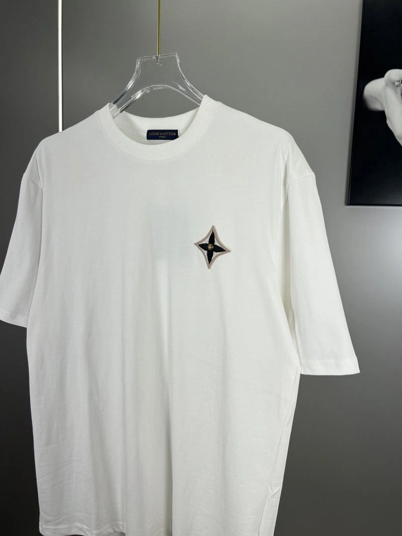 Louis Vuitton T-Shirts Elegant 138290