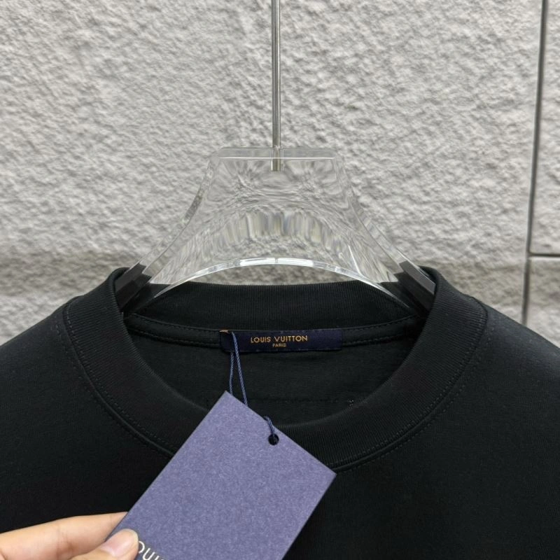 Refined Louis Vuitton T-Shirts 138276