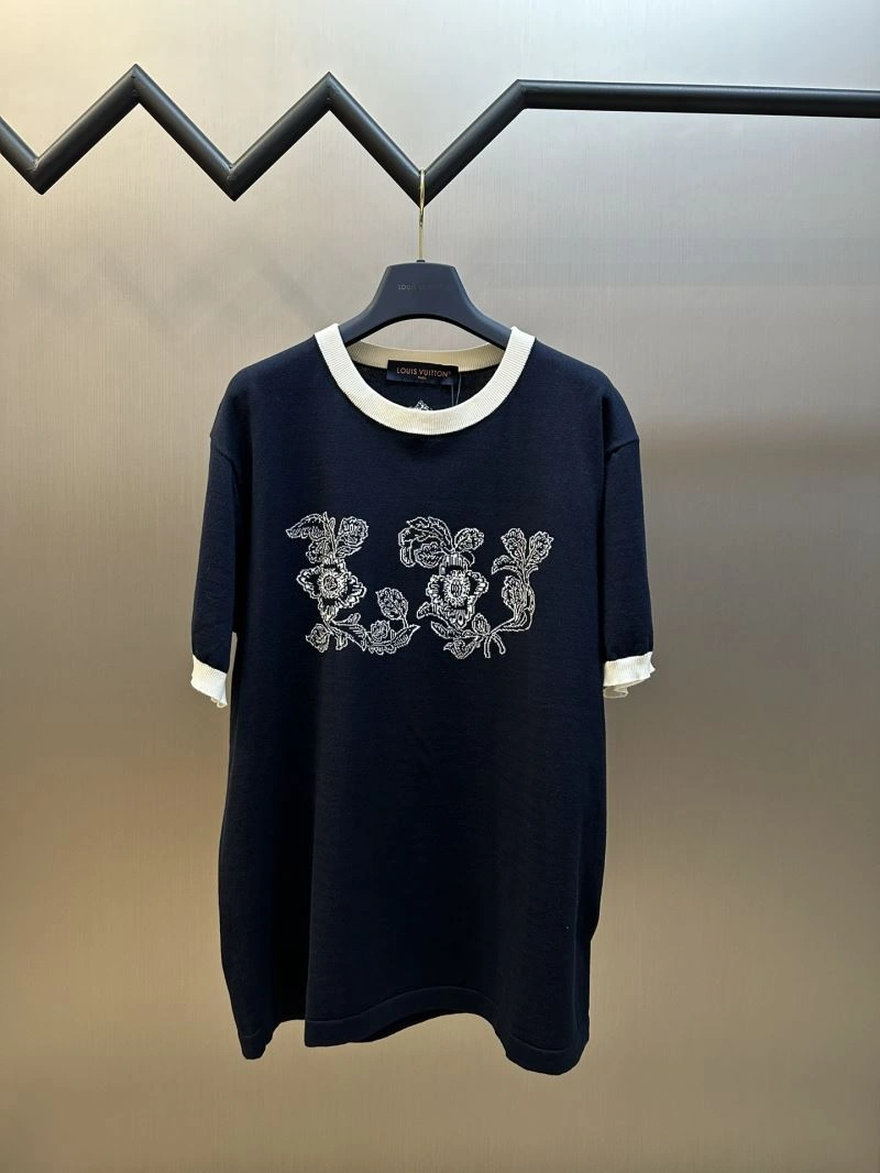 Louis Vuitton T-Shirts Minimalist 138270