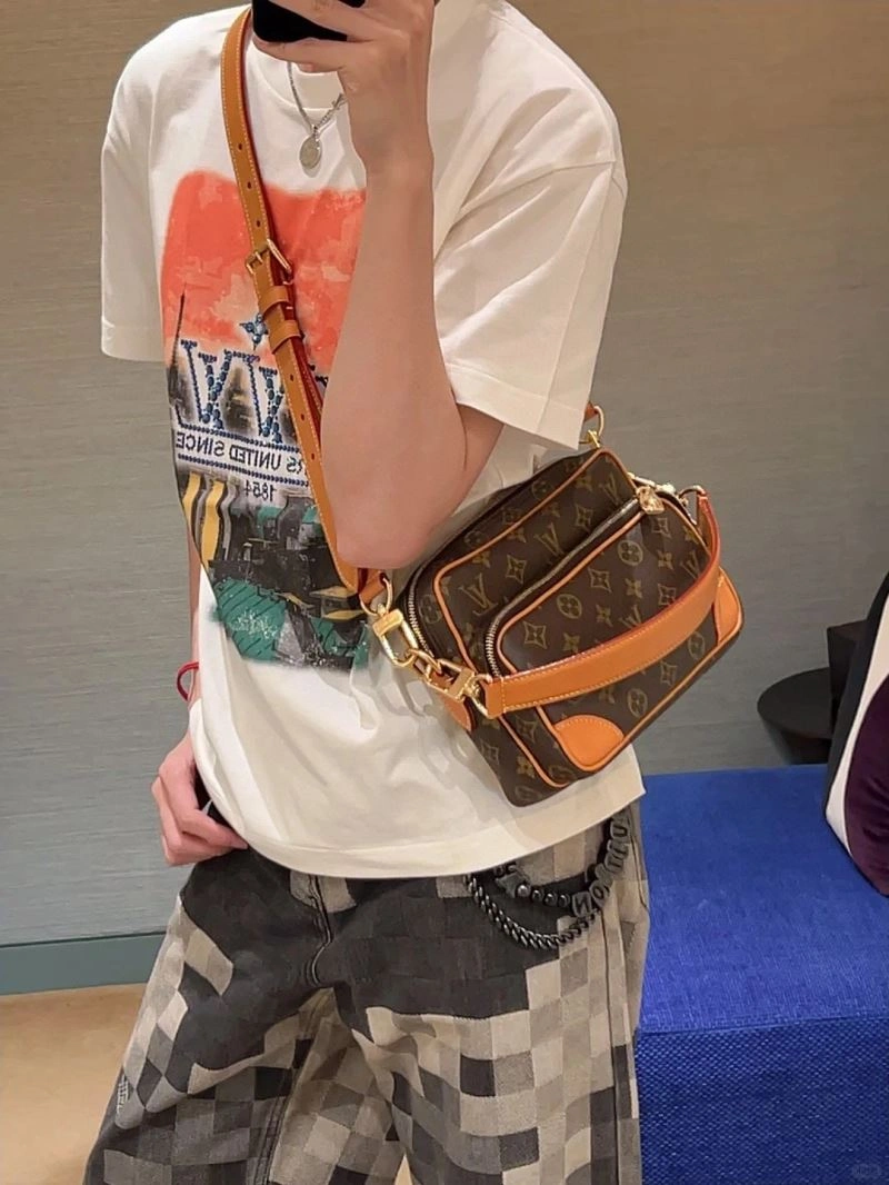 Packable Louis Vuitton T-Shirts 138269