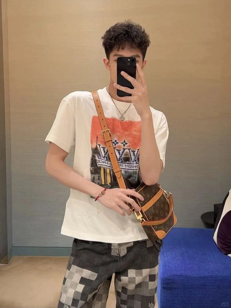 Packable Louis Vuitton T-Shirts 138269