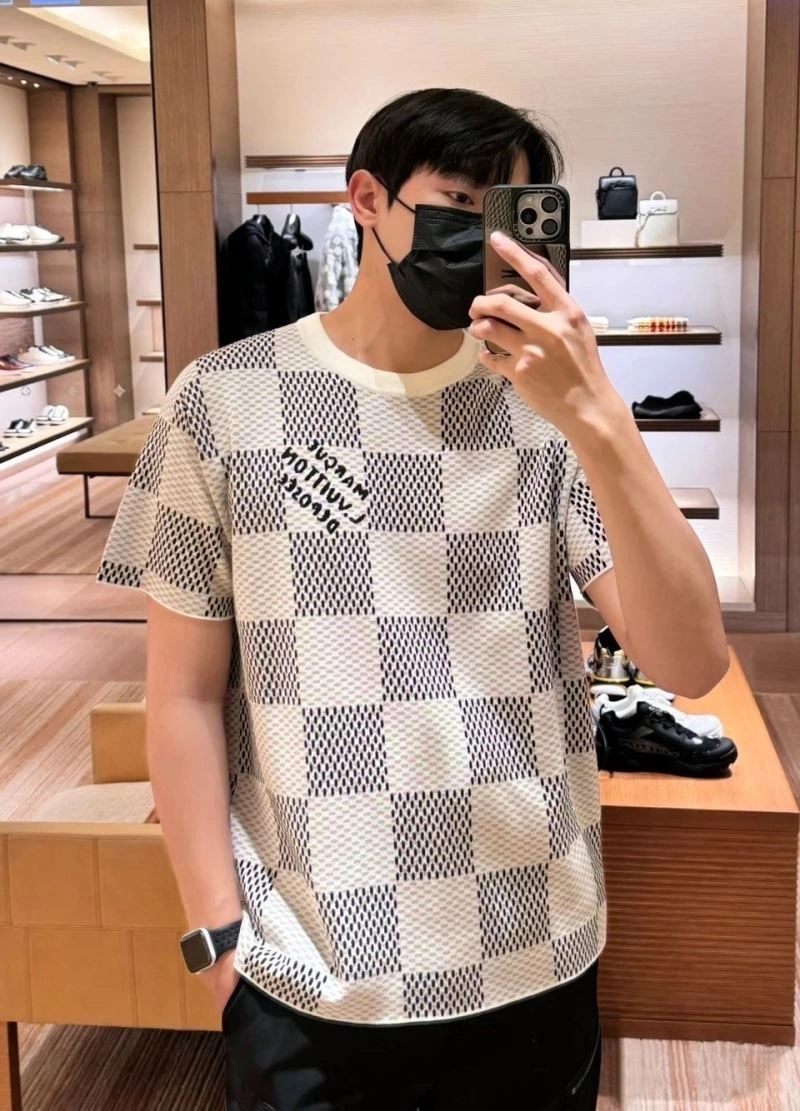 Louis Vuitton T-Shirts Lightweight 138268