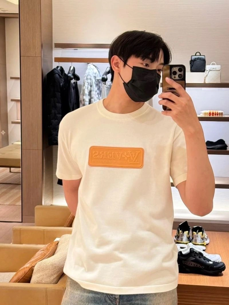 Louis Vuitton T-Shirts Functional 138262