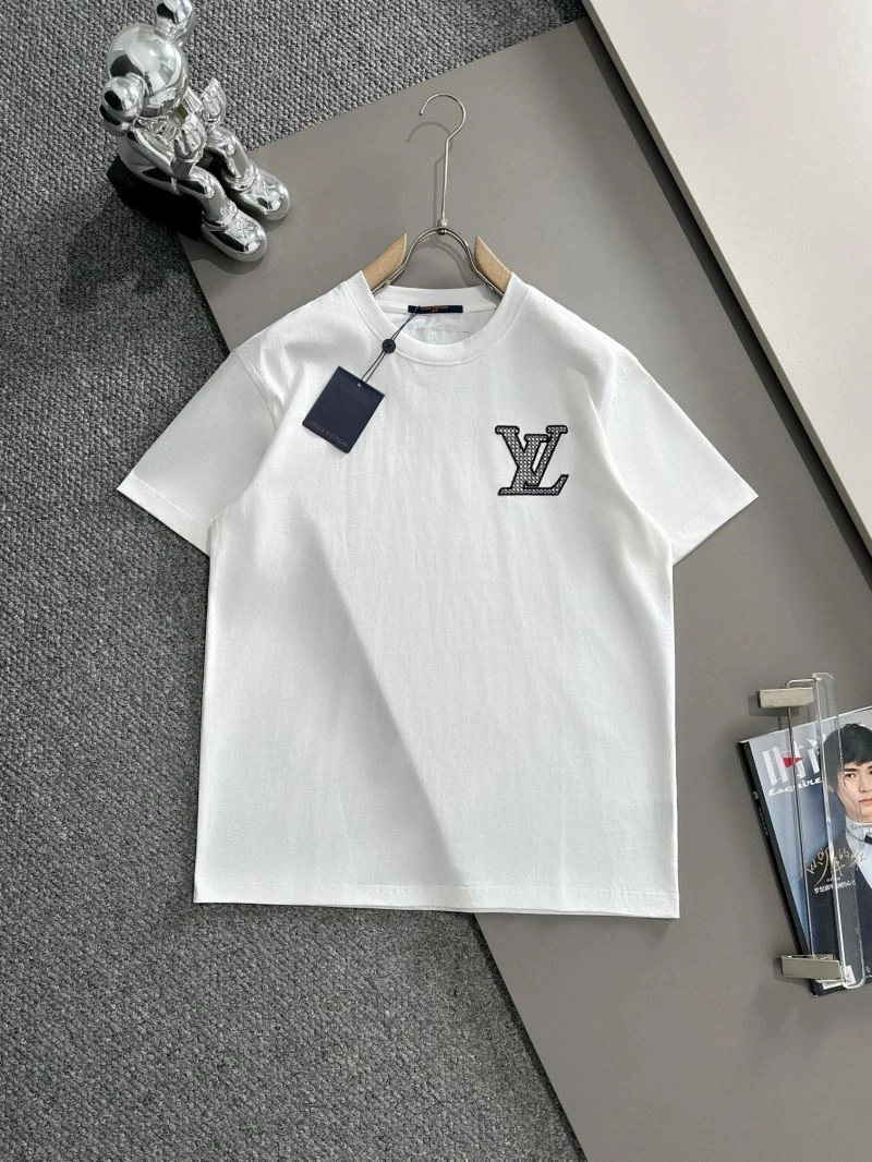 Sleek Louis Vuitton T-Shirts 138246