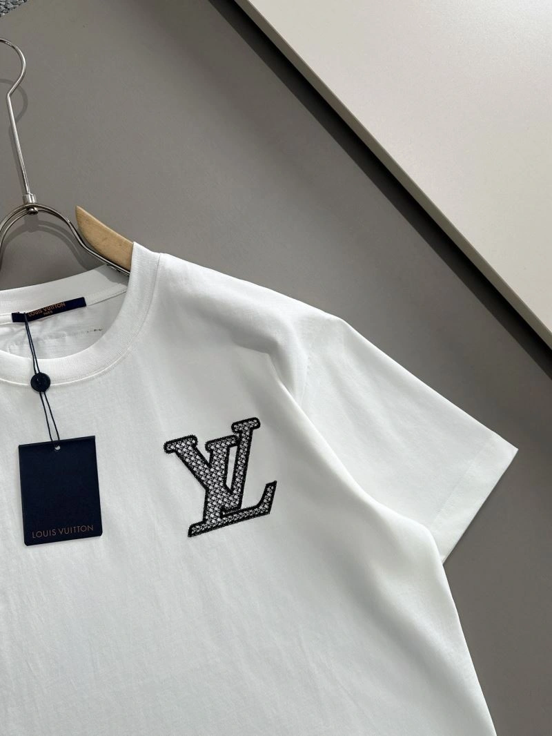 Sleek Louis Vuitton T-Shirts 138246