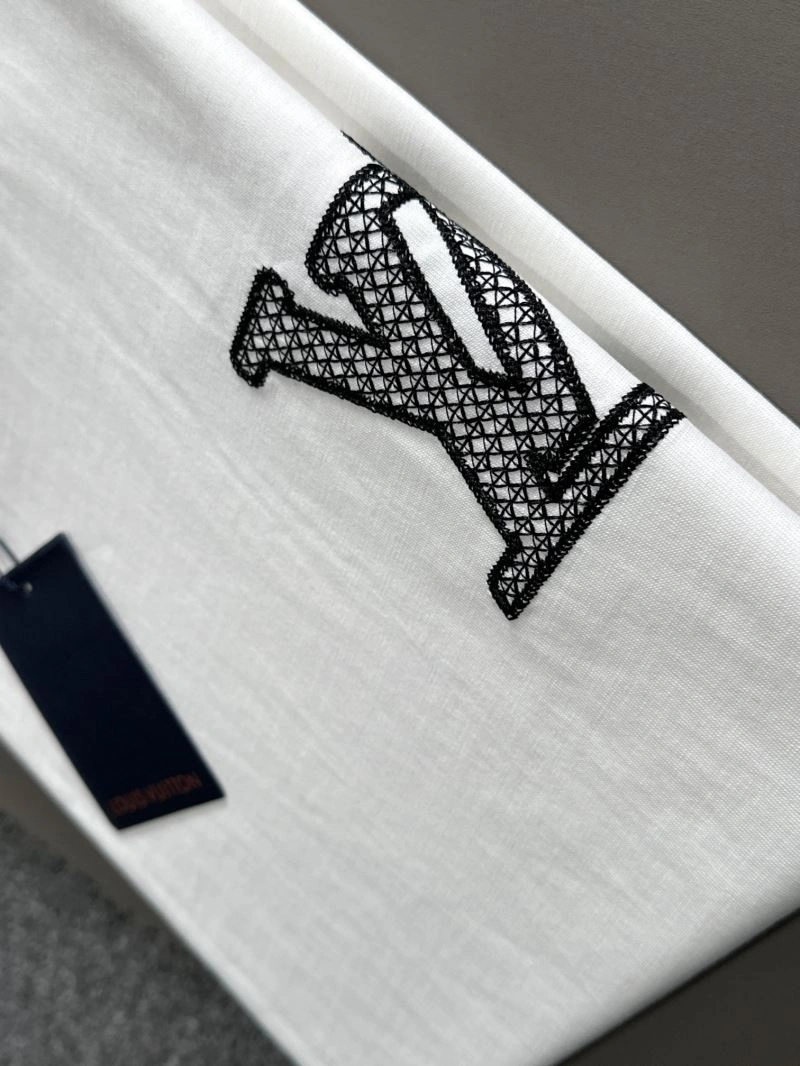 Sleek Louis Vuitton T-Shirts 138246