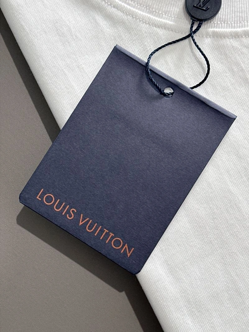 Sleek Louis Vuitton T-Shirts 138246