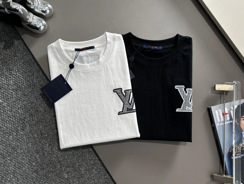 Sleek Louis Vuitton T-Shirts 138246
