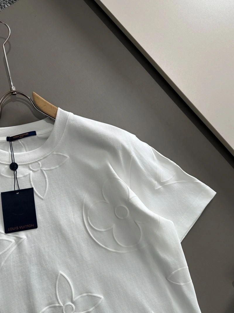 HighQuality Louis Vuitton T-Shirts 138245