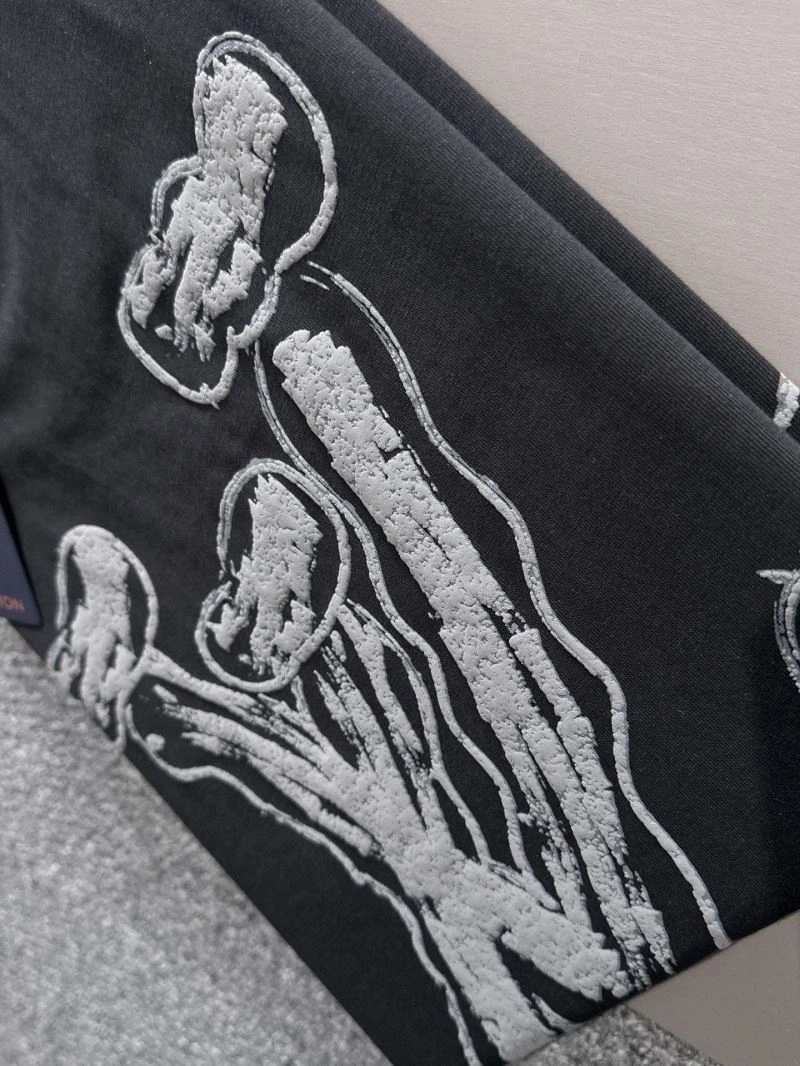 Bold Louis Vuitton T-Shirts 138241