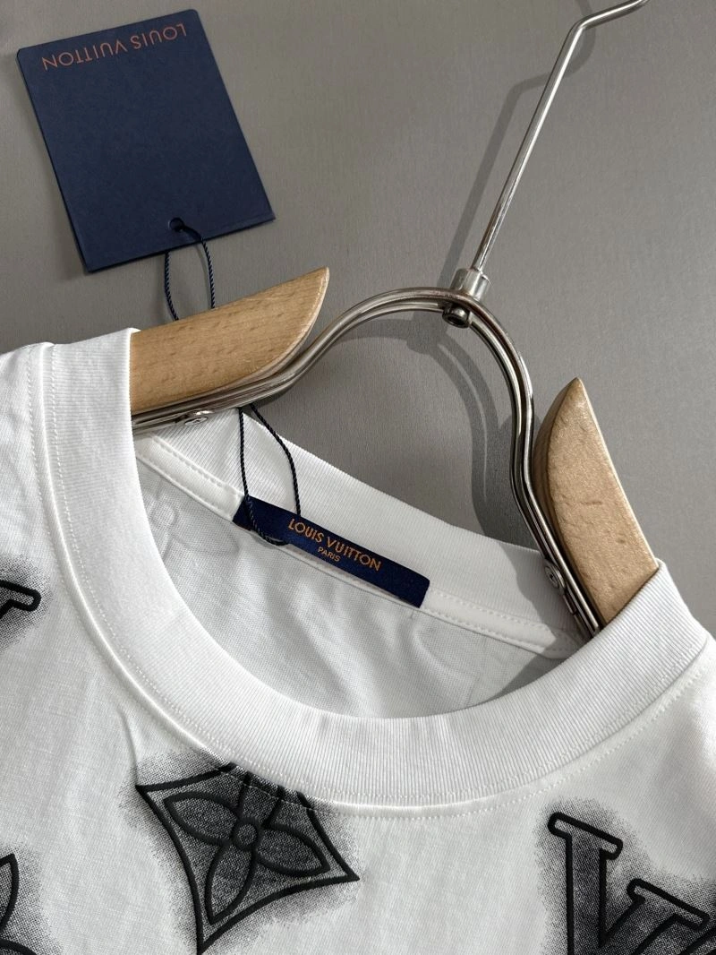 Louis Vuitton T-Shirts Resilient 138231