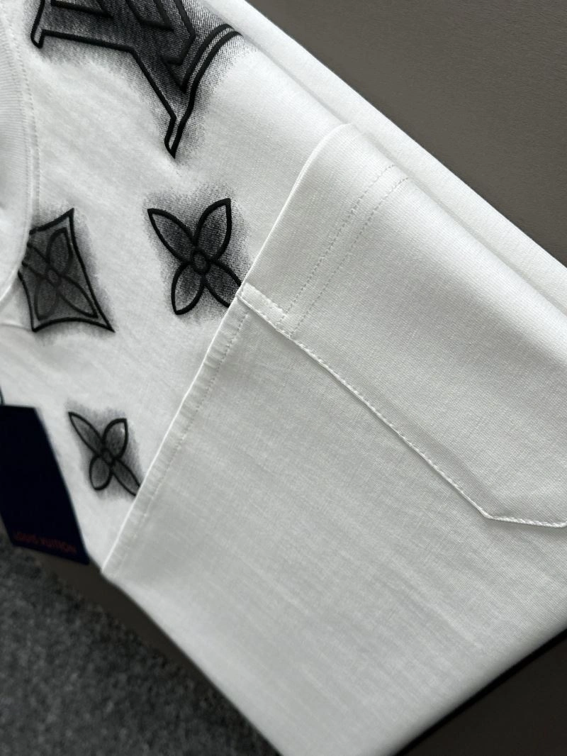 Louis Vuitton T-Shirts Resilient 138231