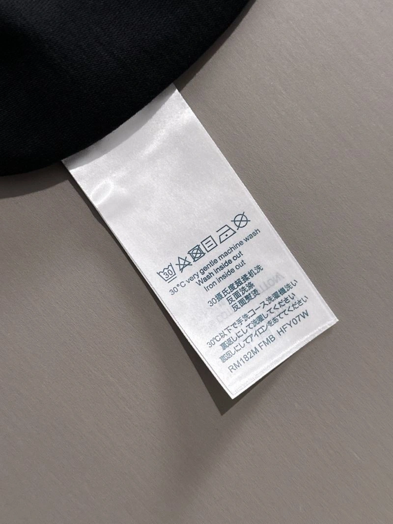 Flexible Louis Vuitton T-Shirts 138223