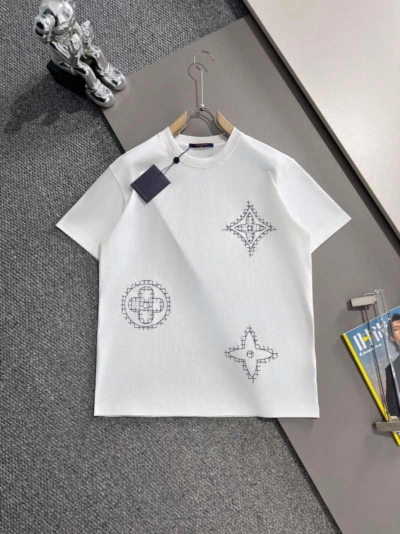 Modern Louis Vuitton T-Shirts 138228