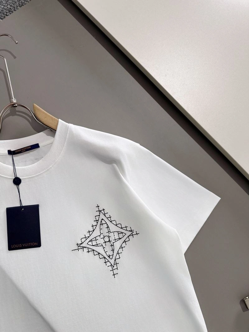 Modern Louis Vuitton T-Shirts 138228