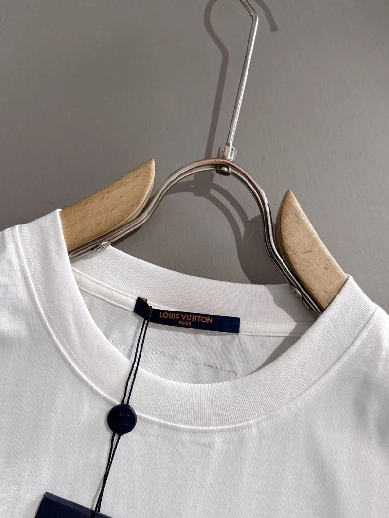 Modern Louis Vuitton T-Shirts 138228
