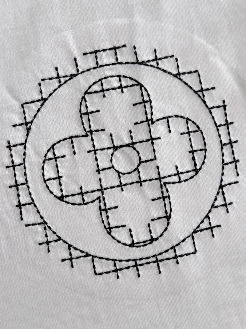 Modern Louis Vuitton T-Shirts 138228