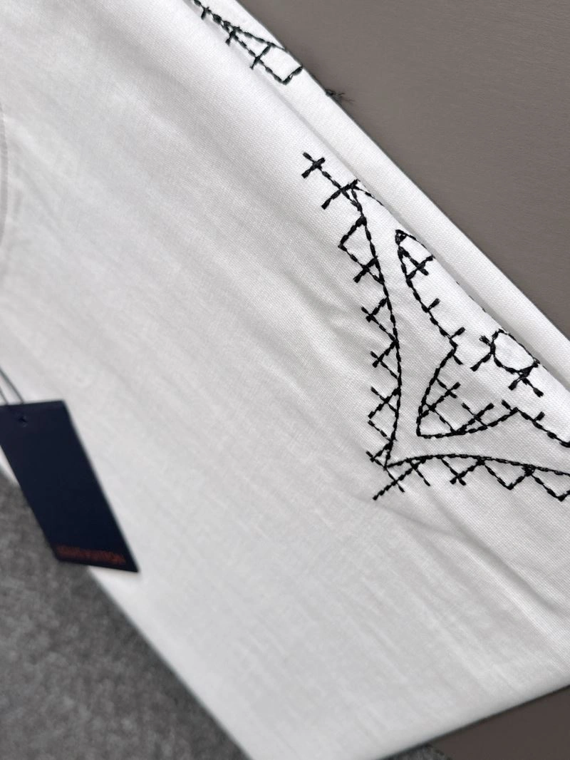 Modern Louis Vuitton T-Shirts 138228