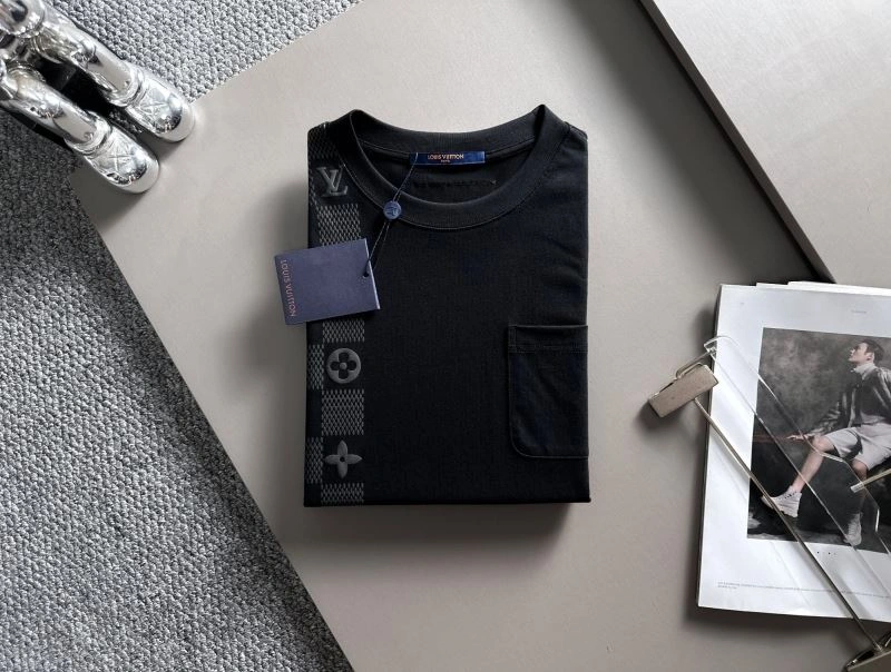Louis Vuitton T-Shirts Versatile 138221