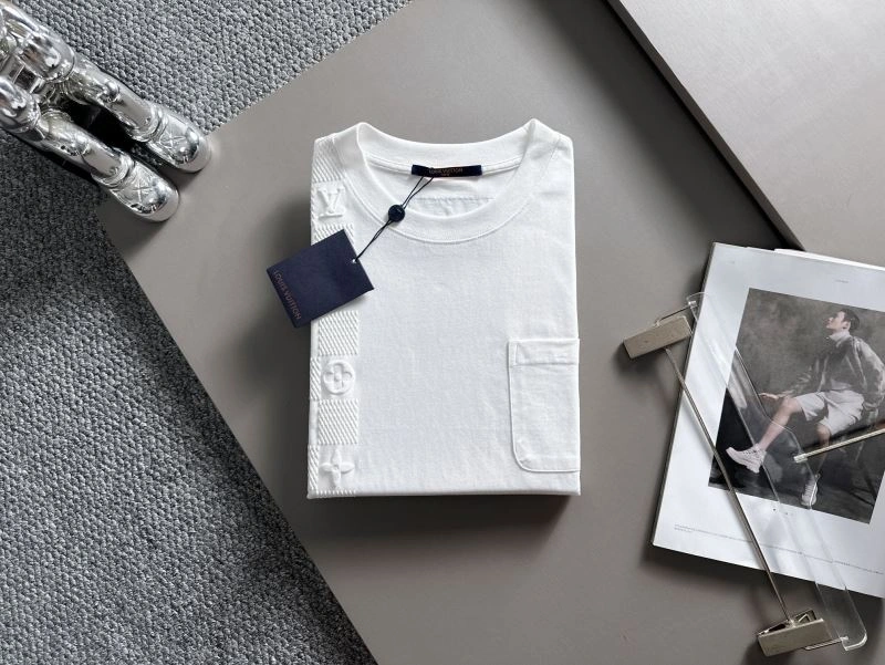Louis Vuitton T-Shirts Sleek 138214