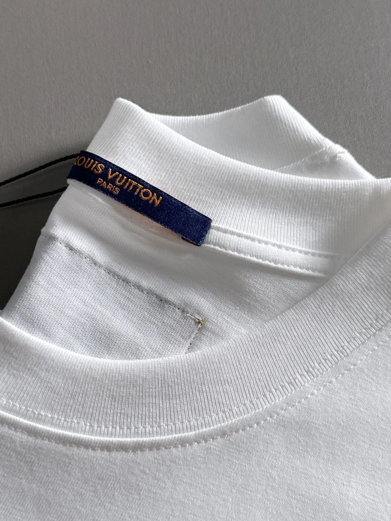 Louis Vuitton T-Shirts Sleek 138214