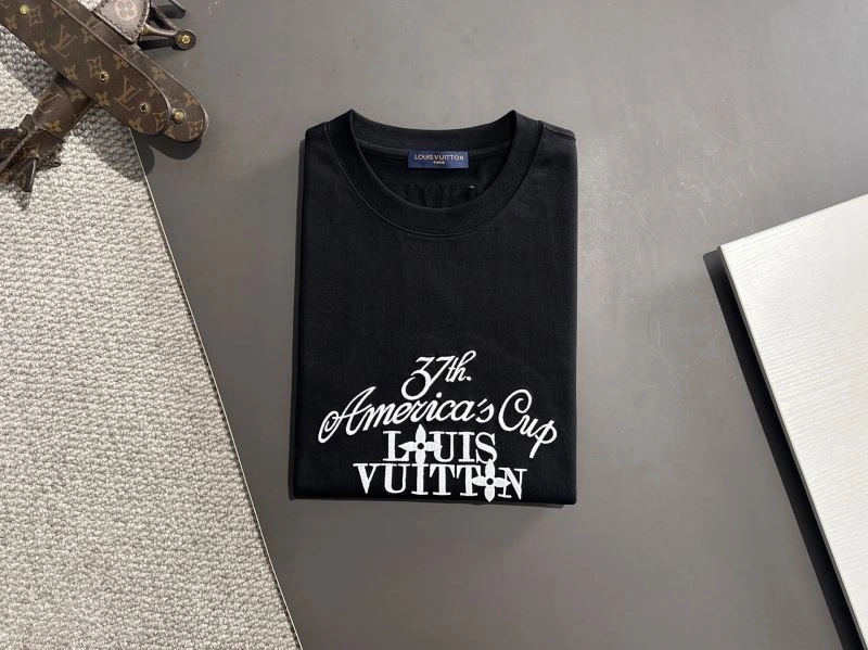 Louis Vuitton T-Shirts Durable 138213