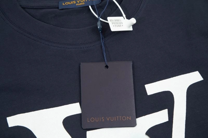 Louis Vuitton T-Shirts AllSeason 138175