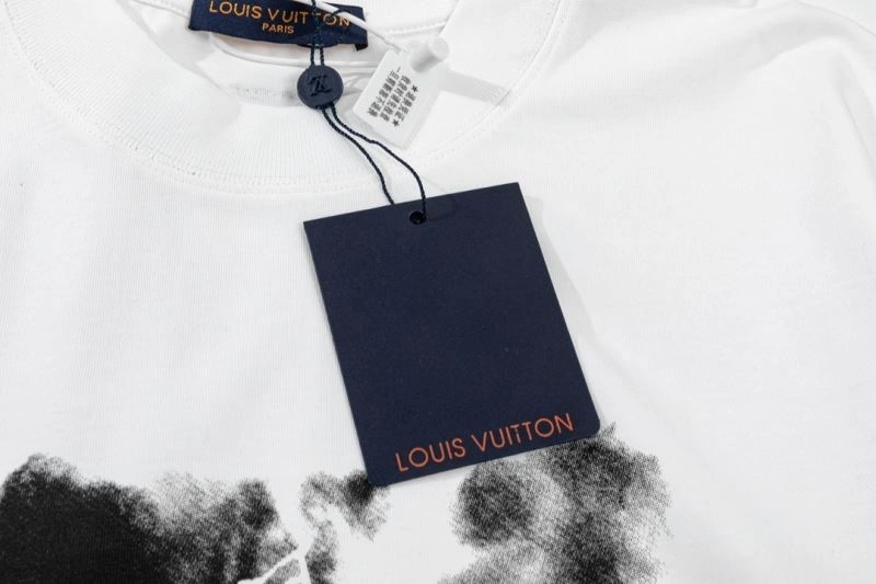 Louis Vuitton T-Shirts Lightweight 138184