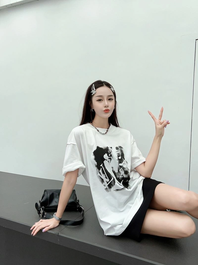 Louis Vuitton T-Shirts Lightweight 138184