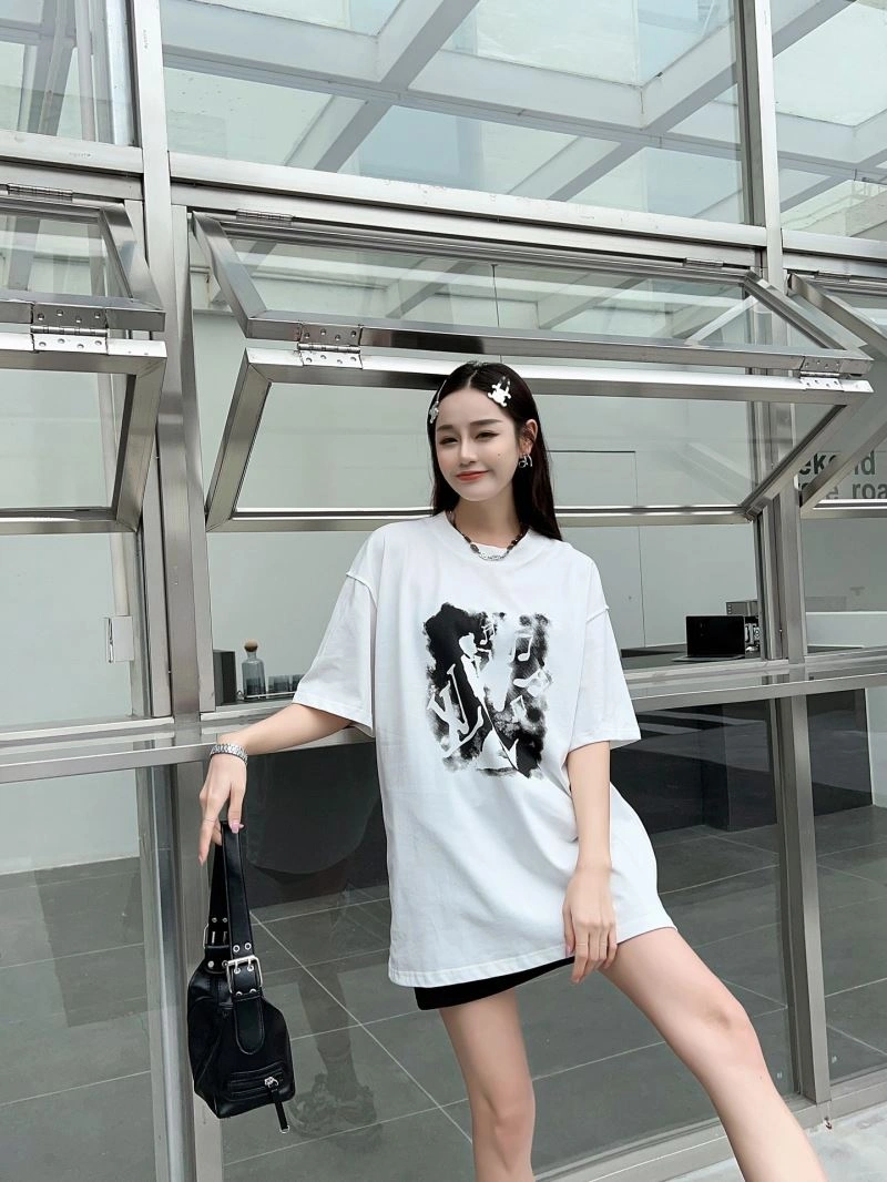 Louis Vuitton T-Shirts Lightweight 138184