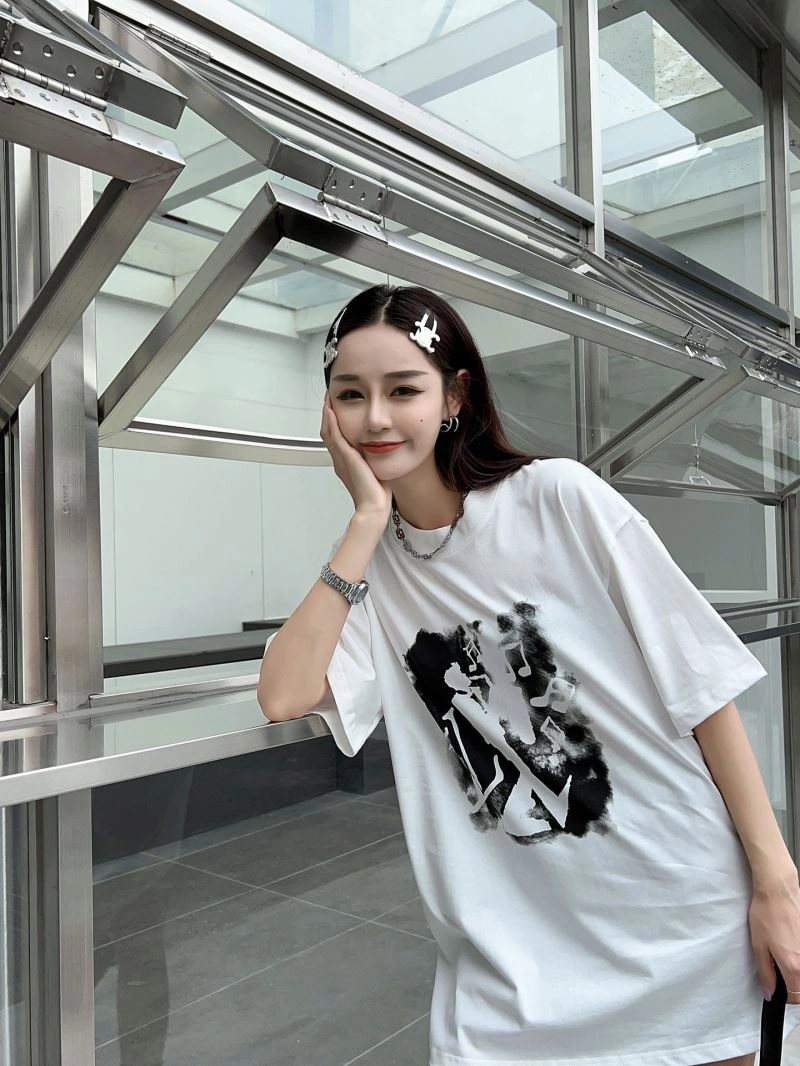 Louis Vuitton T-Shirts Lightweight 138184