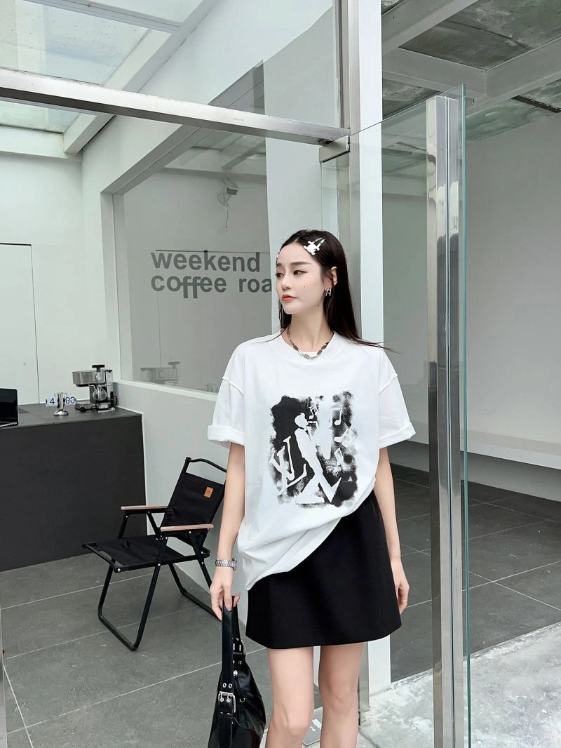 Louis Vuitton T-Shirts Lightweight 138184