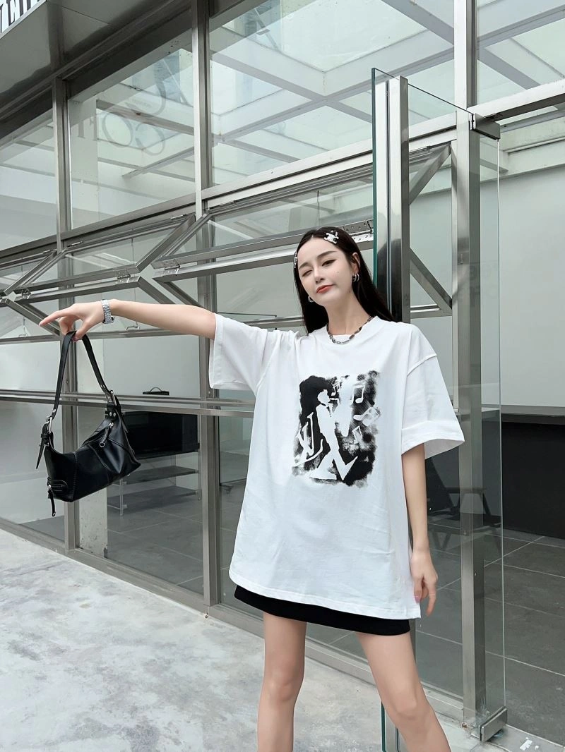 Louis Vuitton T-Shirts Lightweight 138184