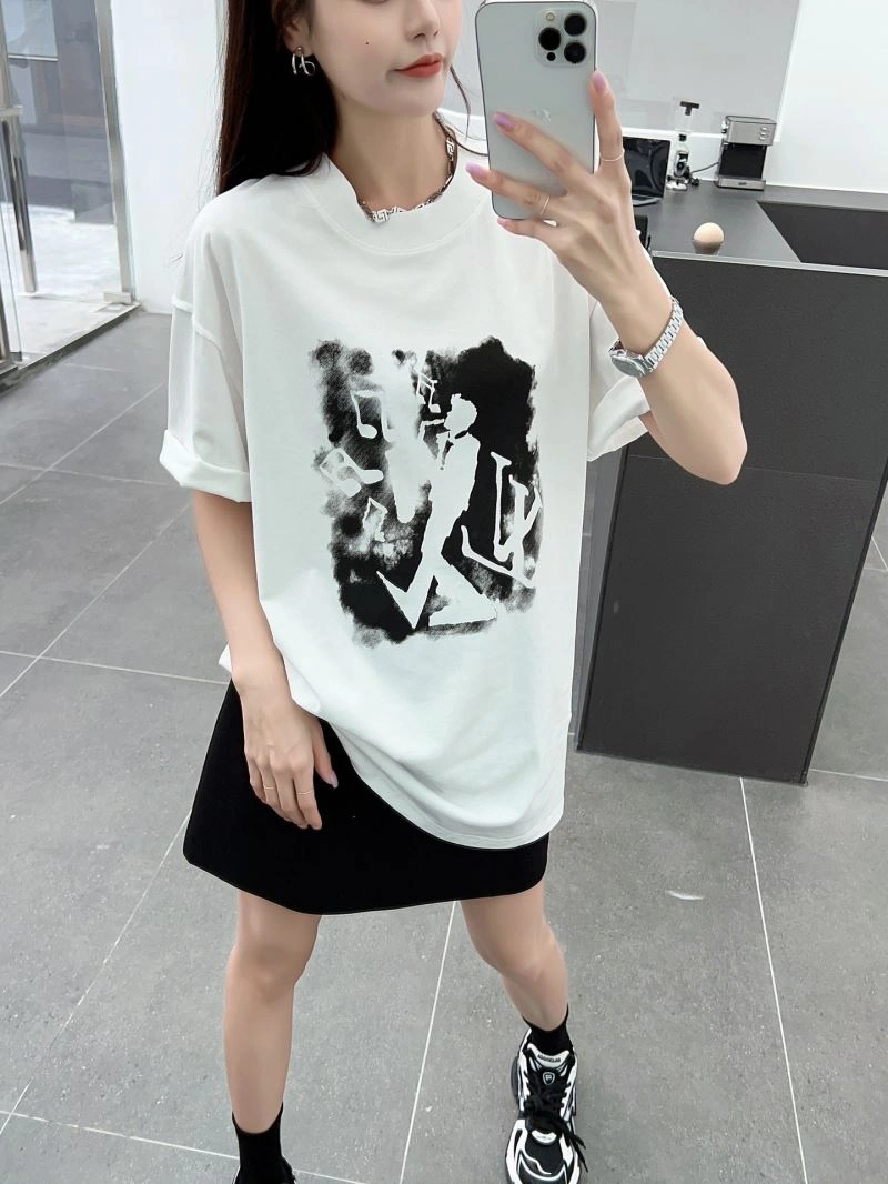 Louis Vuitton T-Shirts Lightweight 138184