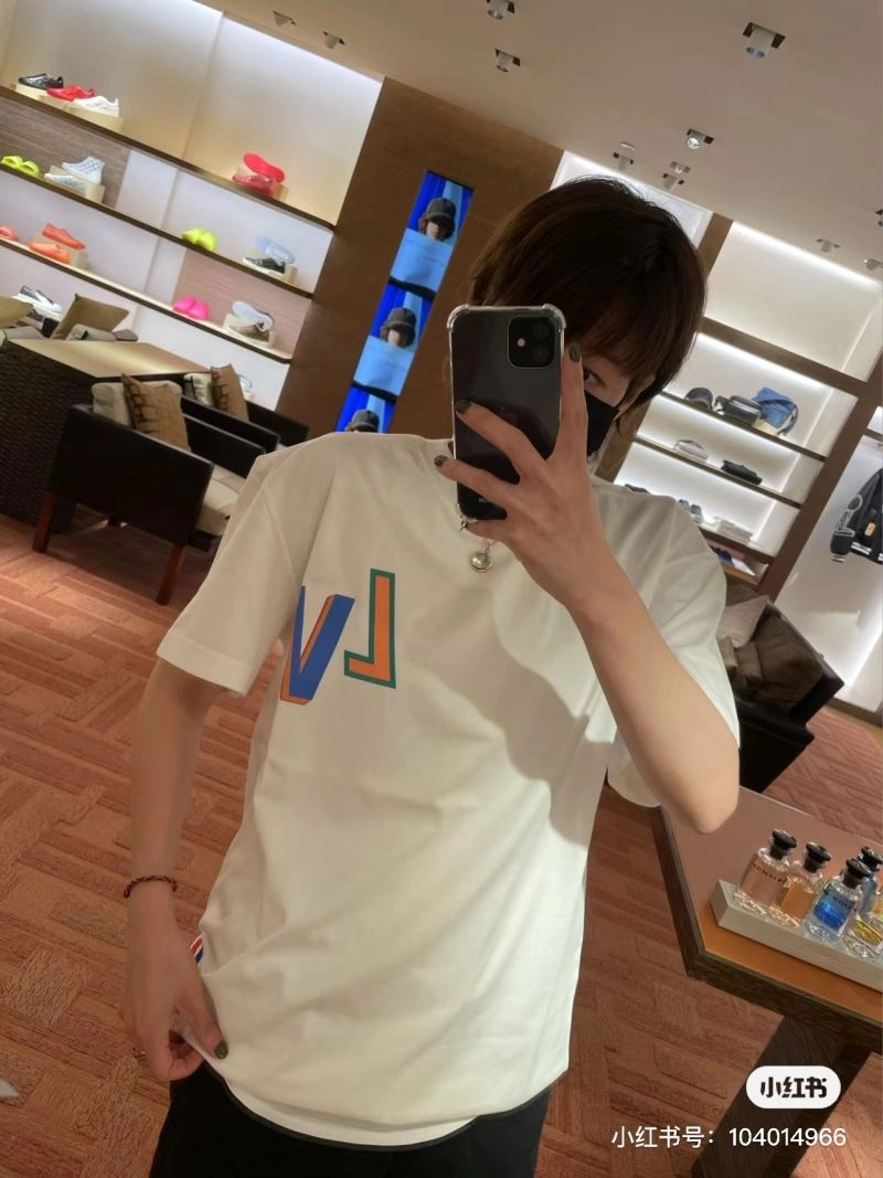 Louis Vuitton T-Shirts Vibrant 138165