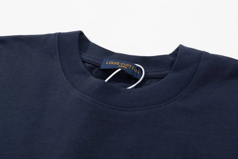 Louis Vuitton T-Shirts Sleek 138157