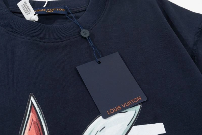 Louis Vuitton T-Shirts Sleek 138157