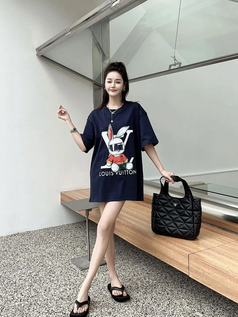 Louis Vuitton T-Shirts Sleek 138157
