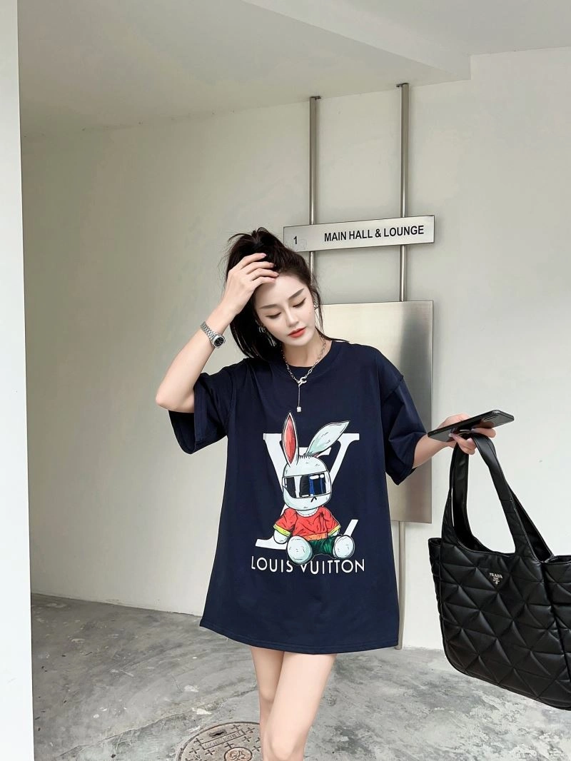 Louis Vuitton T-Shirts Sleek 138157