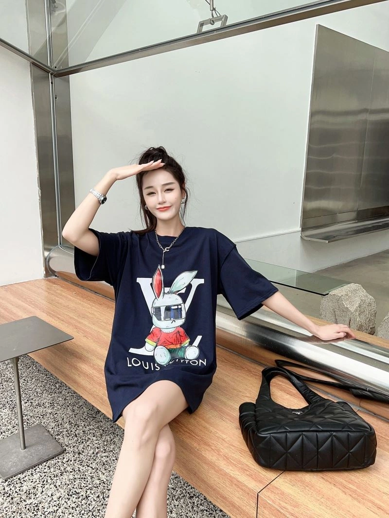 Louis Vuitton T-Shirts Sleek 138157