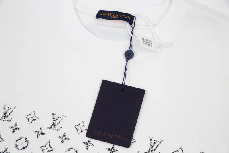 Effortless Louis Vuitton T-Shirts 138130