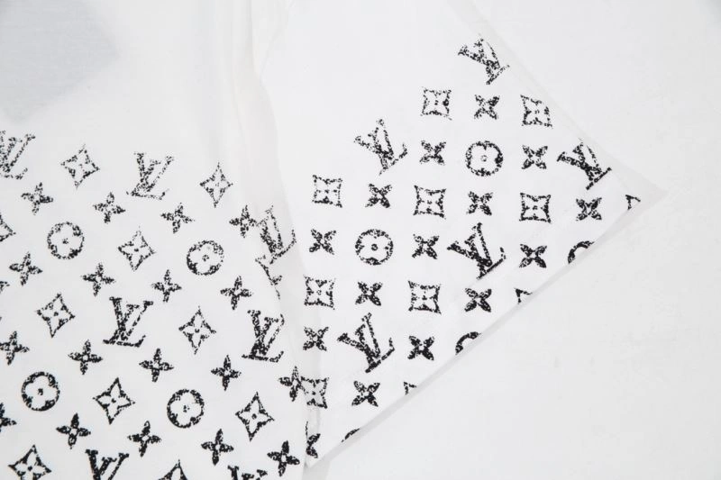Effortless Louis Vuitton T-Shirts 138130