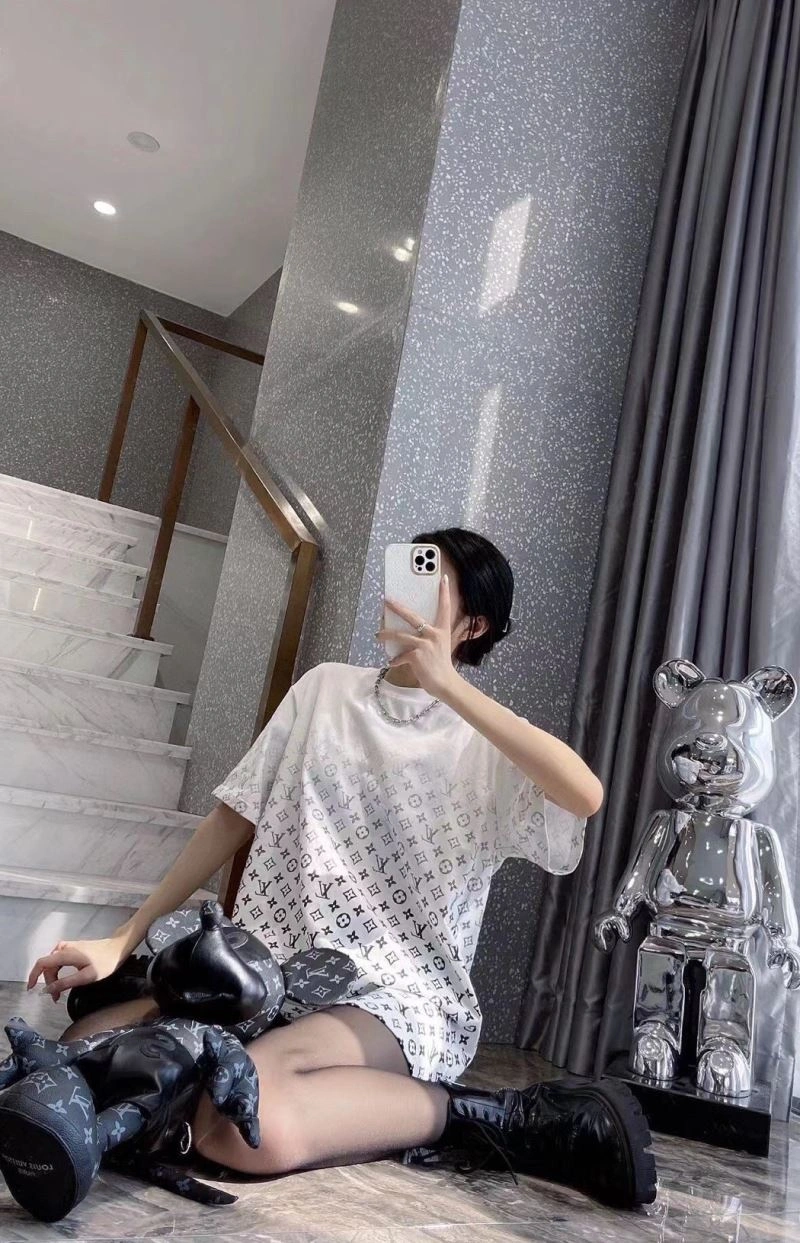 Effortless Louis Vuitton T-Shirts 138130