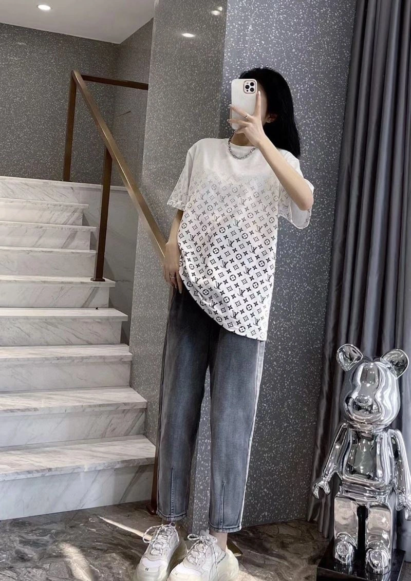 Effortless Louis Vuitton T-Shirts 138130