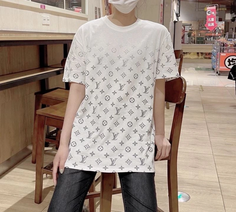 Effortless Louis Vuitton T-Shirts 138130