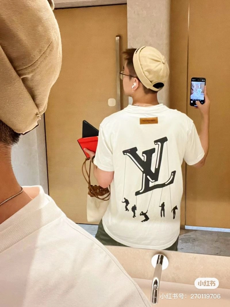 Affordable Louis Vuitton T-Shirts 138151