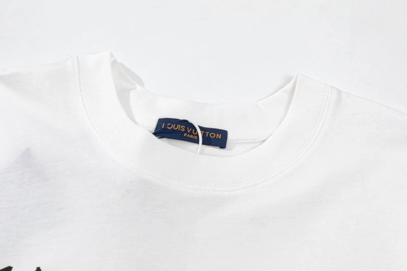 Functional Louis Vuitton T-Shirts 138144