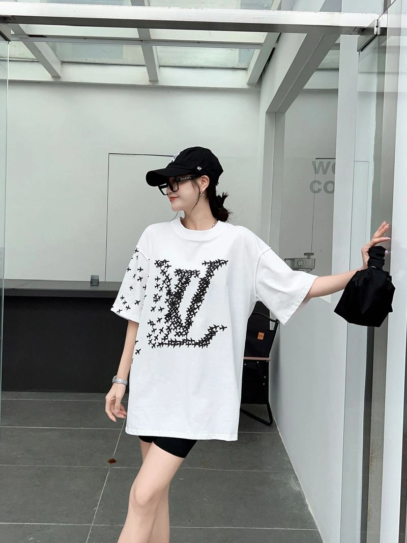 Functional Louis Vuitton T-Shirts 138144