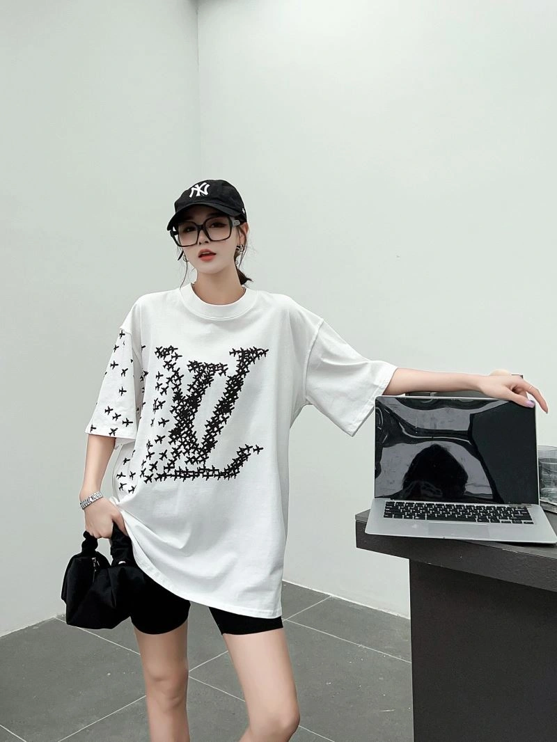 Functional Louis Vuitton T-Shirts 138144