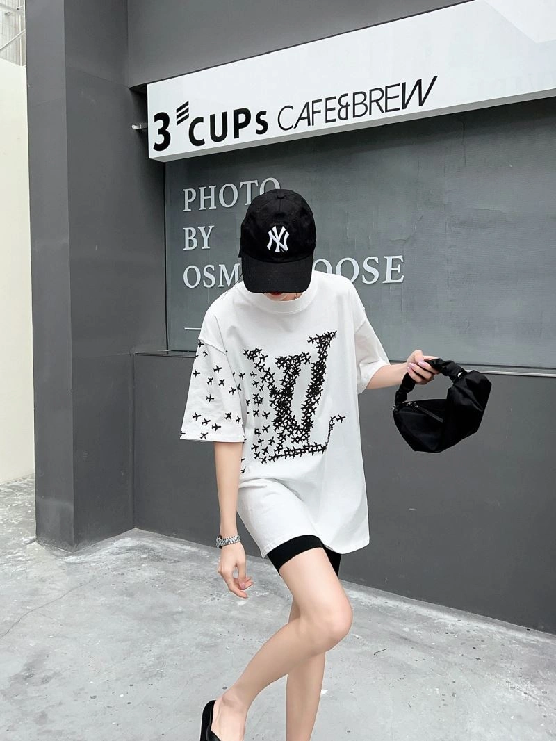 Functional Louis Vuitton T-Shirts 138144